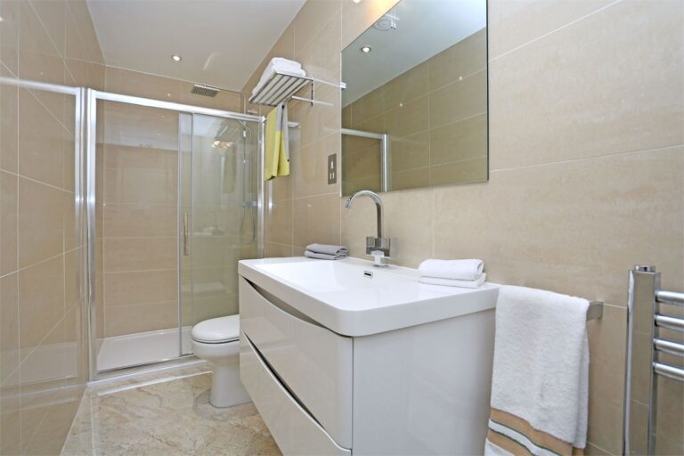 images of property on Lime Grove