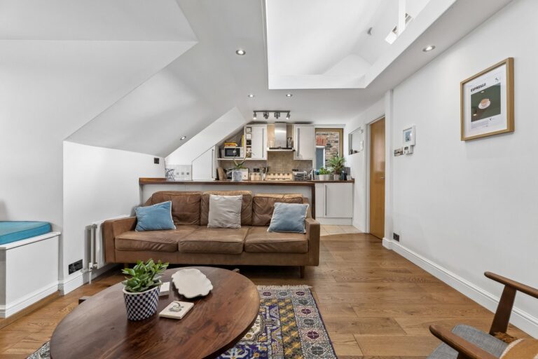 images of property on Goldhawk Road
