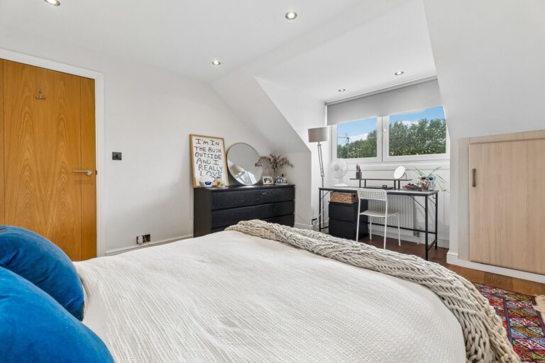 images of property on Goldhawk Road
