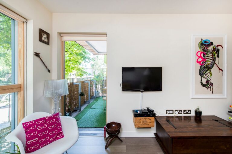 images of property on Bollo Lane