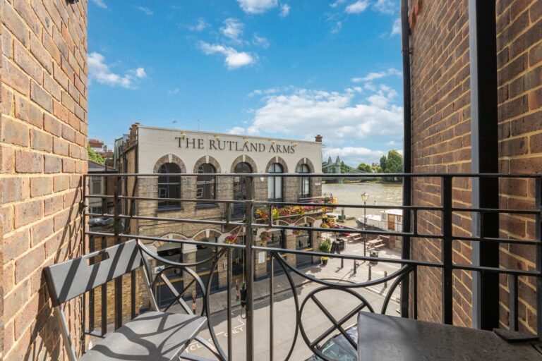 images of property on Lower Mall