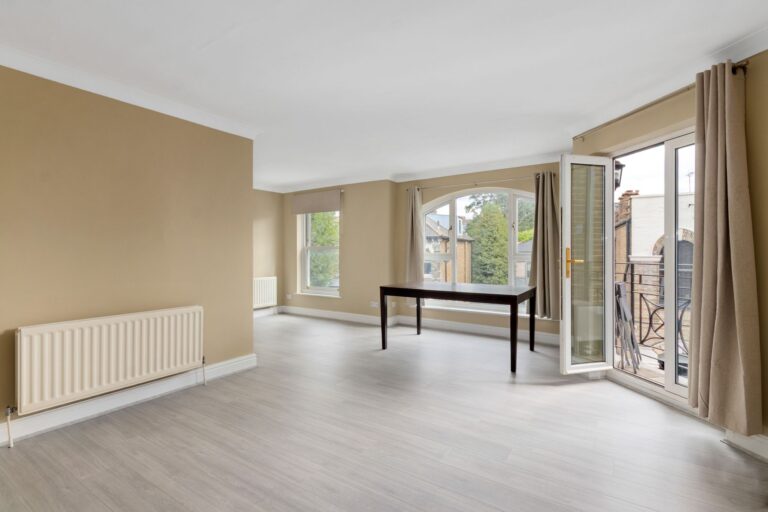 images of property on Lower Mall