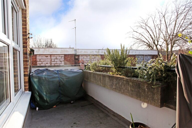 images of property on Ashchurch Grove