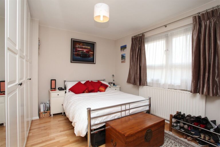 images of property on Ashchurch Grove