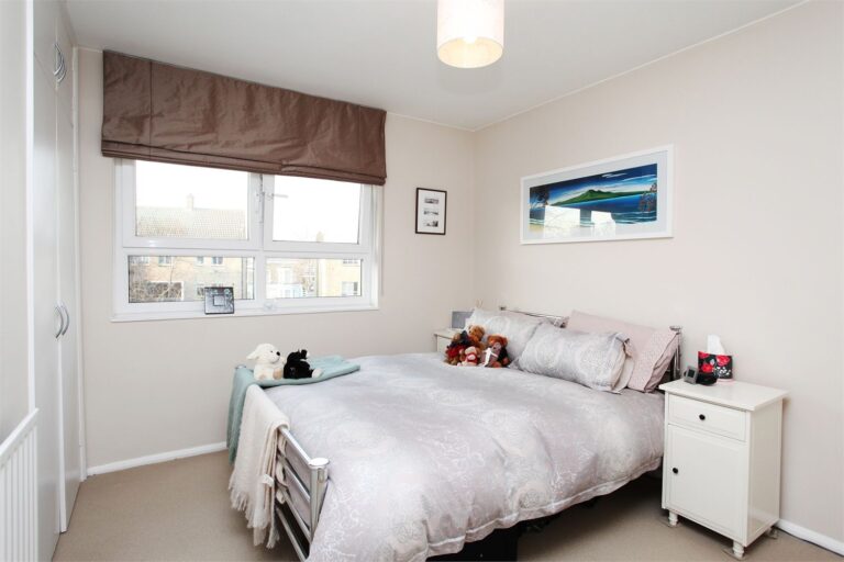 images of property on Ashchurch Grove