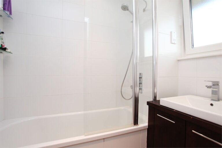 images of property on Ashchurch Grove