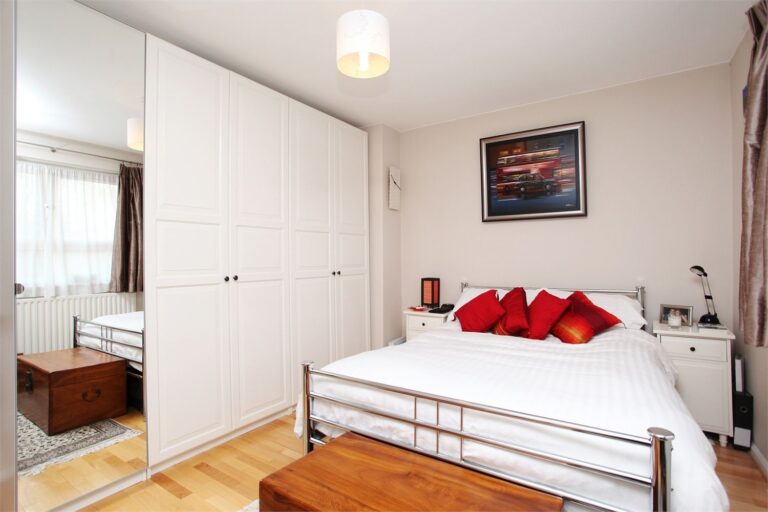images of property on Ashchurch Grove