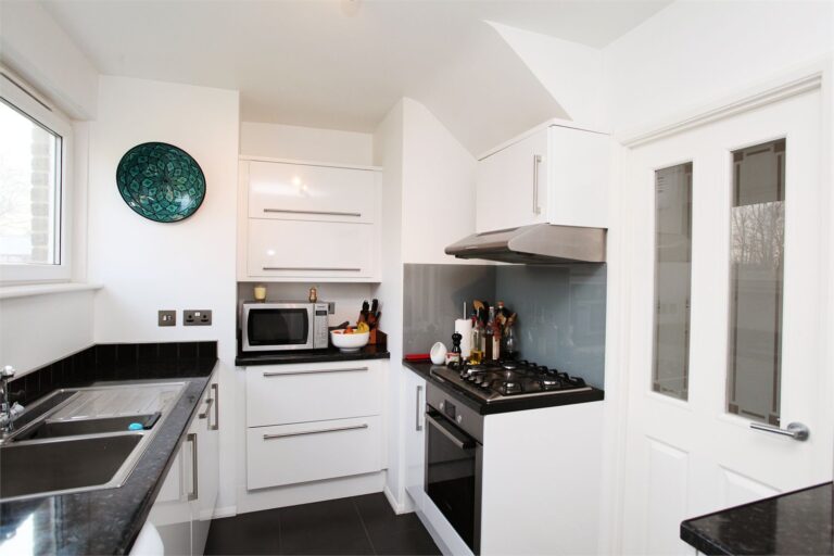 images of property on Ashchurch Grove