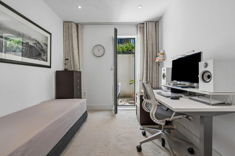 images of property on Greenside Road