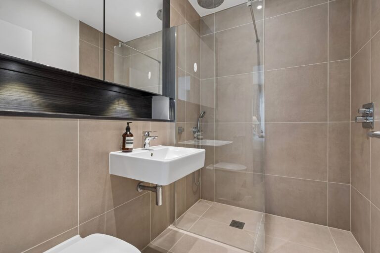 images of property on Greenside Road