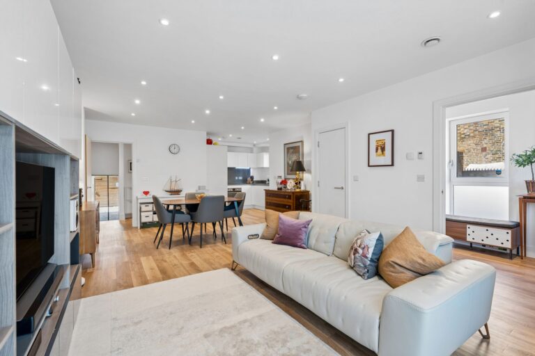 images of property on Greenside Road