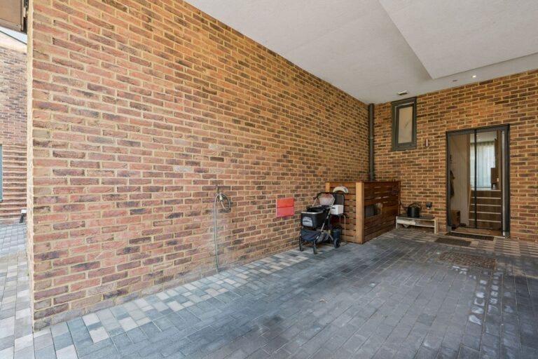 images of property on Greenside Road