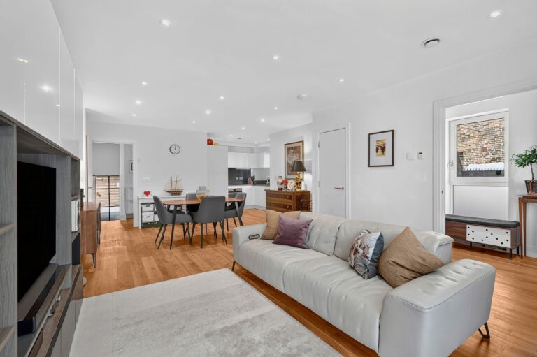 images of property on Greenside Road