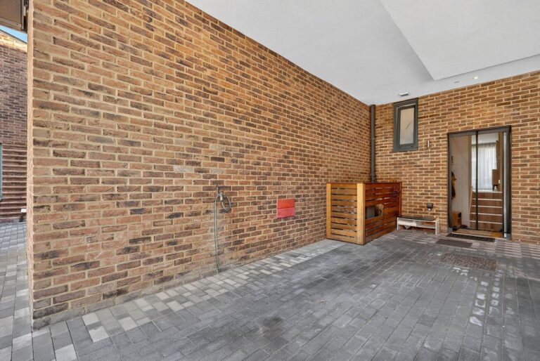 images of property on Greenside Road