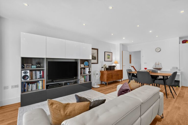images of property on Greenside Road