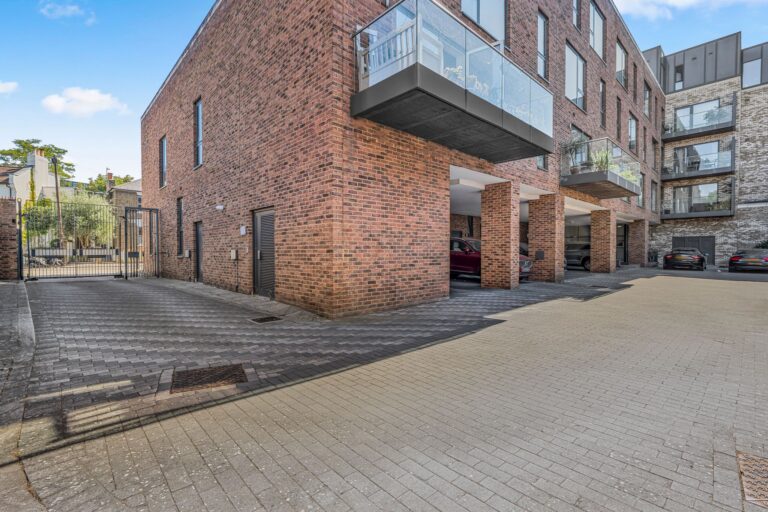 images of property on Greenside Road