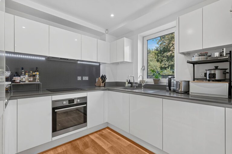 images of property on Greenside Road