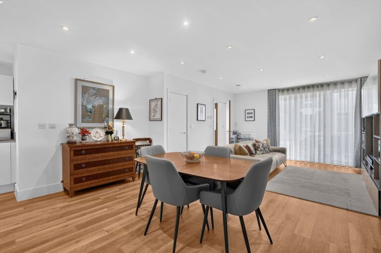 images of property on Greenside Road