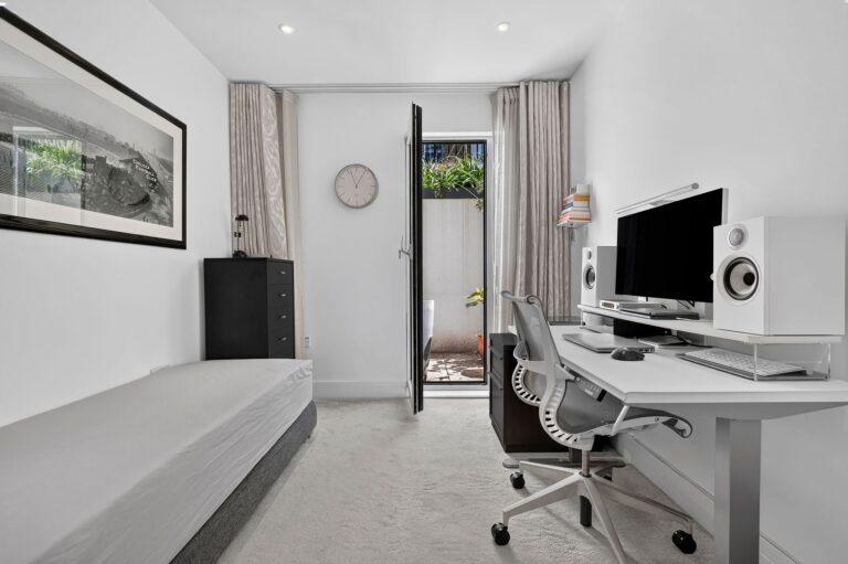 images of property on Greenside Road