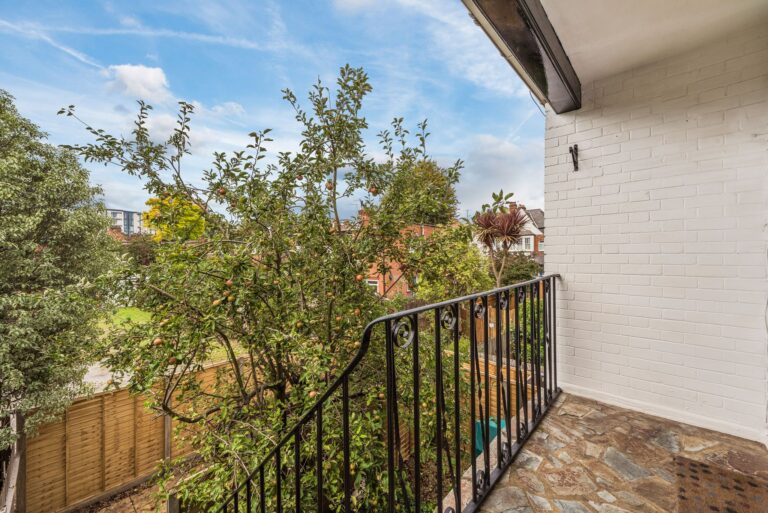 images of property on Ravenscroft Road