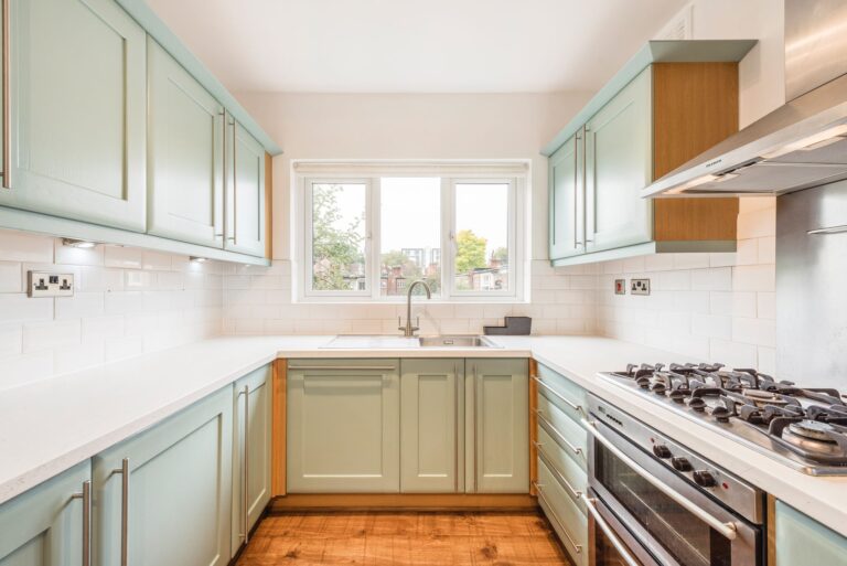 images of property on Ravenscroft Road