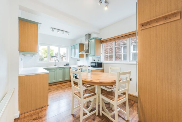 images of property on Ravenscroft Road