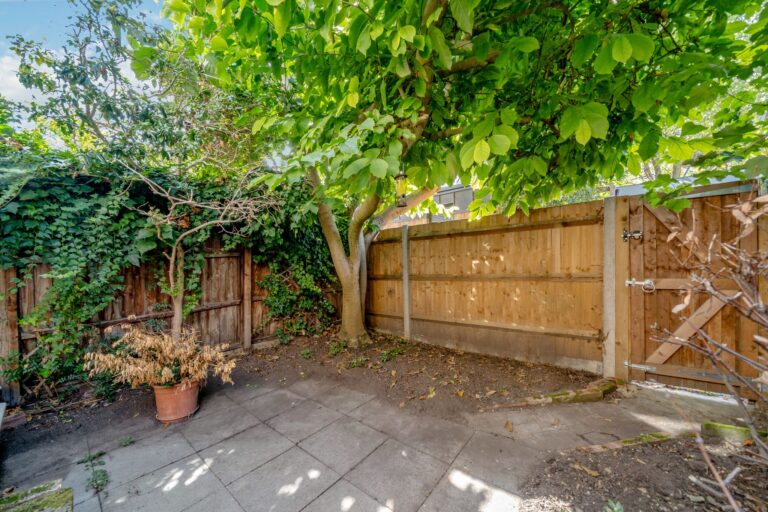 images of property on Brookfield Road