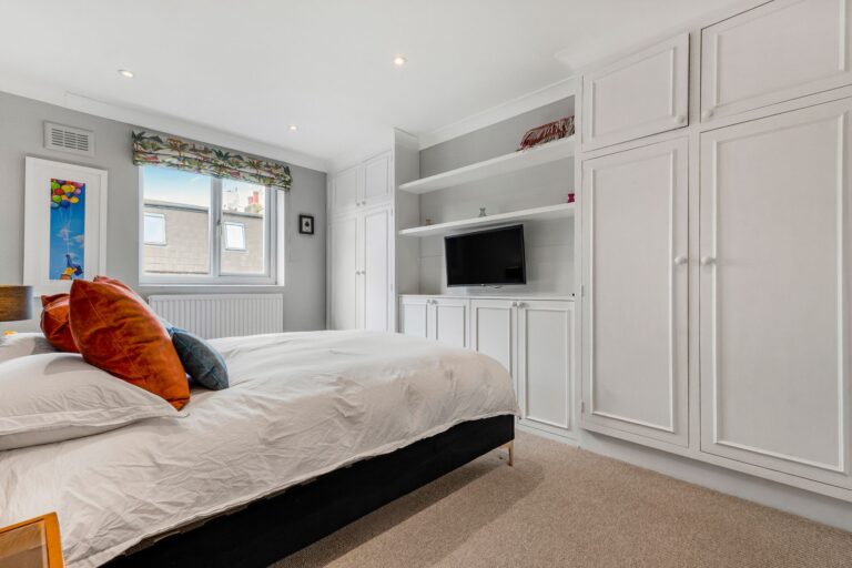 images of property on Overstone Road