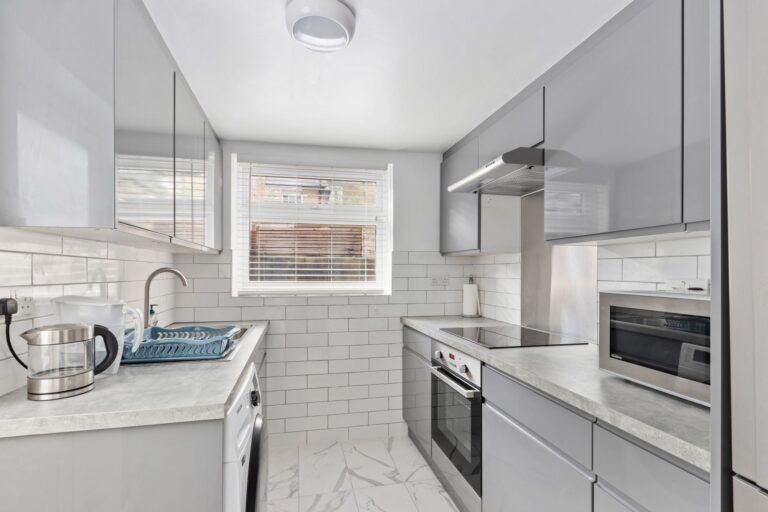 images of property on Carthew Road