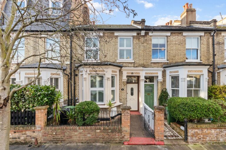 images of property on Carthew Road