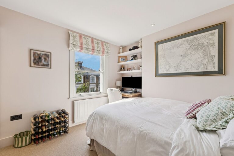 images of property on Southerton Road