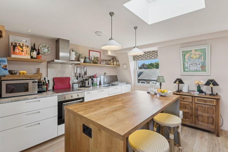 images of property on Southerton Road