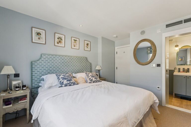images of property on Southerton Road