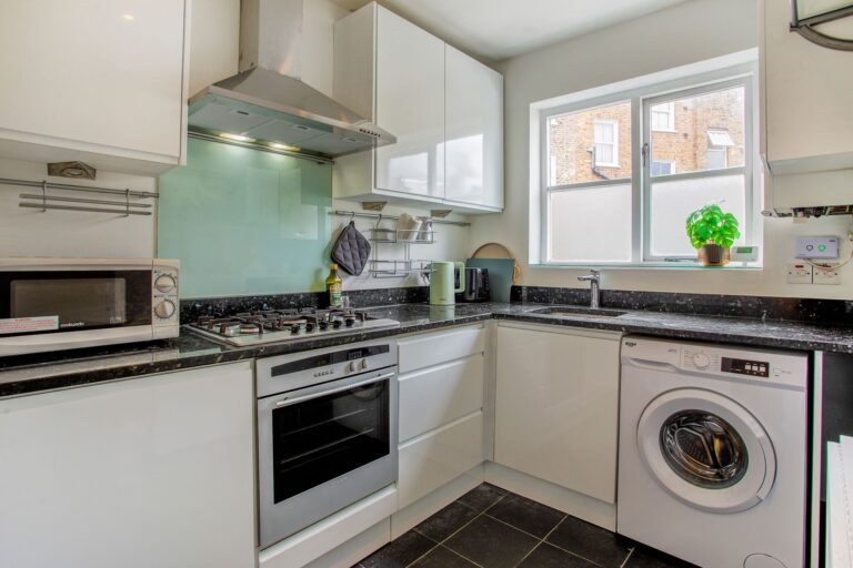 images of property on Curwen Road