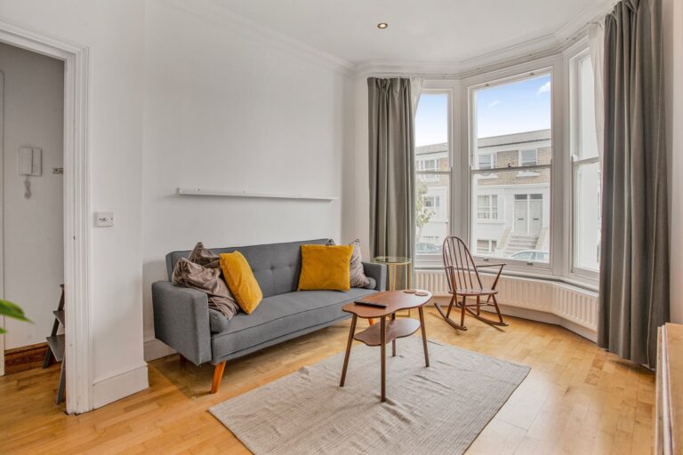 images of property on Curwen Road