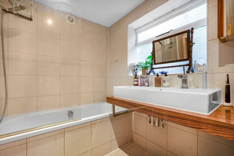 images of property on Overstone Road