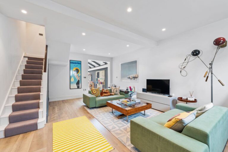 images of property on Cardross Street