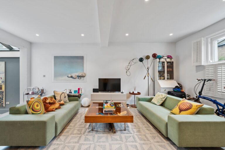 images of property on Cardross Street