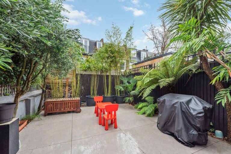 images of property on Cardross Street