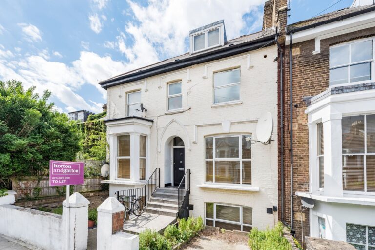 images of property on Oaklands Grove
