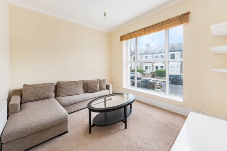 images of property on Oaklands Grove