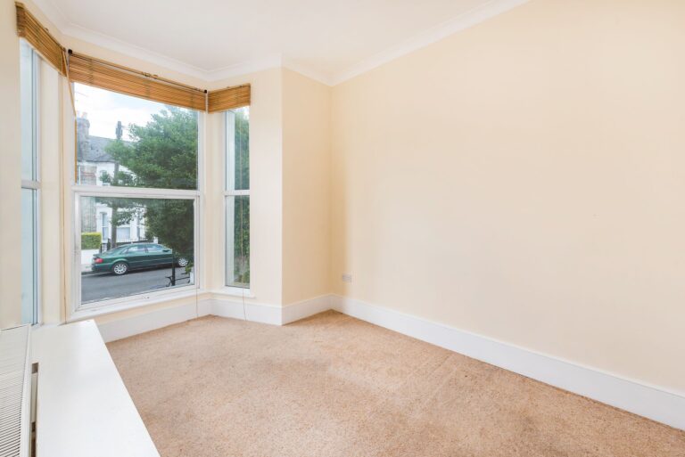 images of property on Oaklands Grove