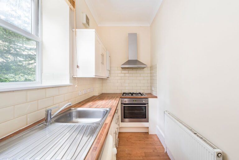 images of property on Oaklands Grove