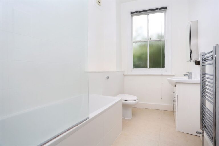 images of property on Southerton Road