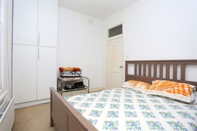 images of property on Southerton Road