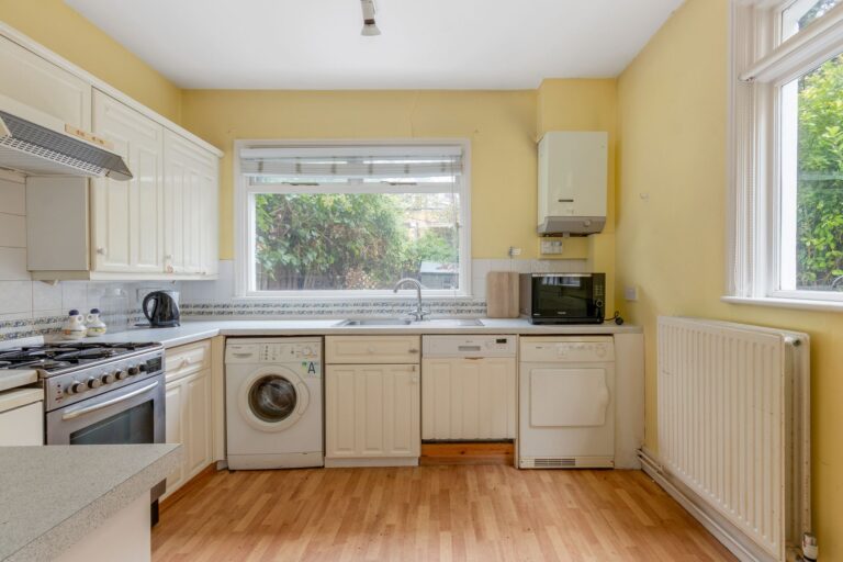 images of property on Wavendon Avenue
