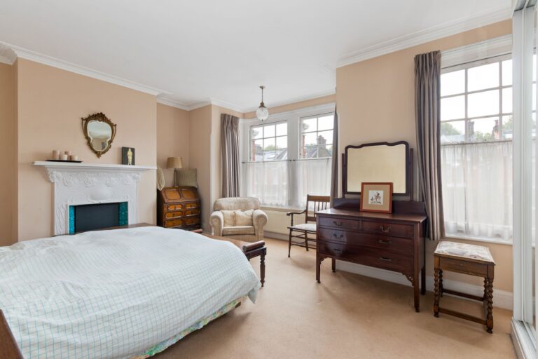 images of property on Wavendon Avenue