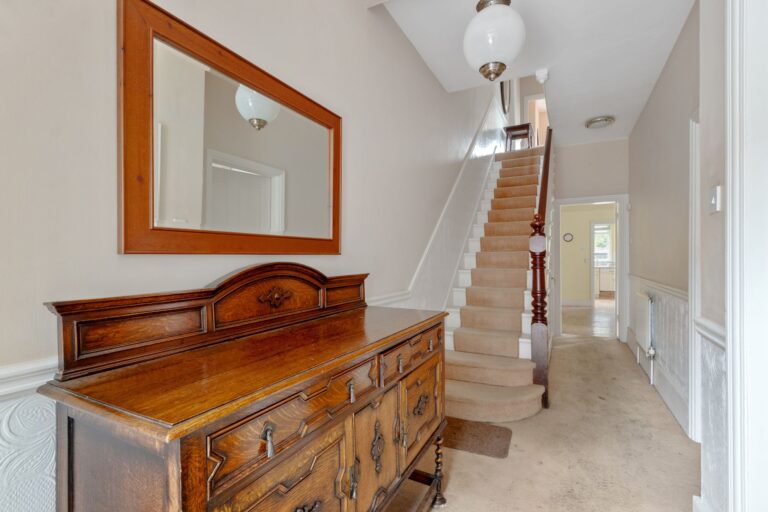 images of property on Wavendon Avenue