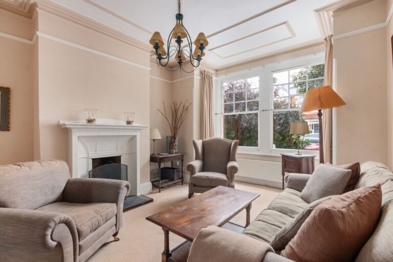 images of property on Wavendon Avenue