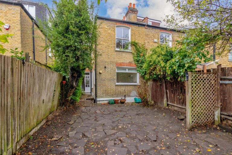 images of property on Wavendon Avenue